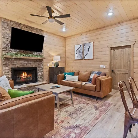 Mins To Gburg Sleeps 8 Hot Tub Arcade Area Pool Villa